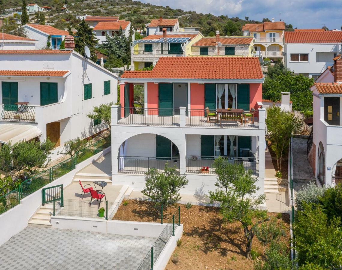 Villa Basic Sevid Luaran gambar