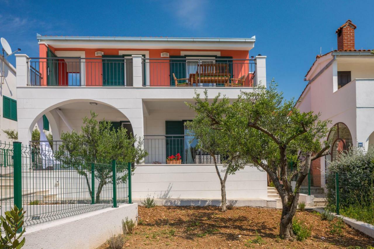 Villa Basic Sevid Luaran gambar